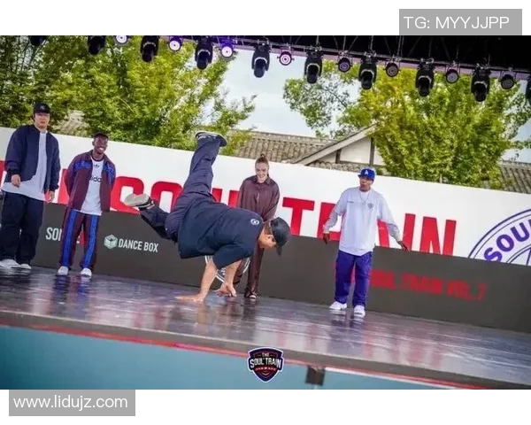 成都街舞队快攻战术解析与技巧分享